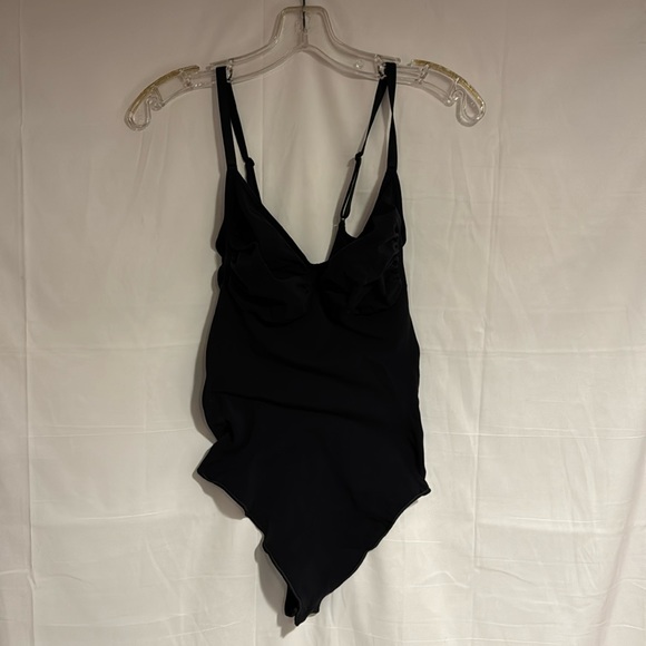 Skims shareware bodysuit thong - Picture 4 of 7